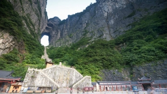 一價全含之 魅力湘西全景6日游 ……長沙-韶山-張家界-天門山（玻璃棧道），玻璃橋（云天渡）-大型晚會-芙蓉鎮(zhèn)-鳳凰古城